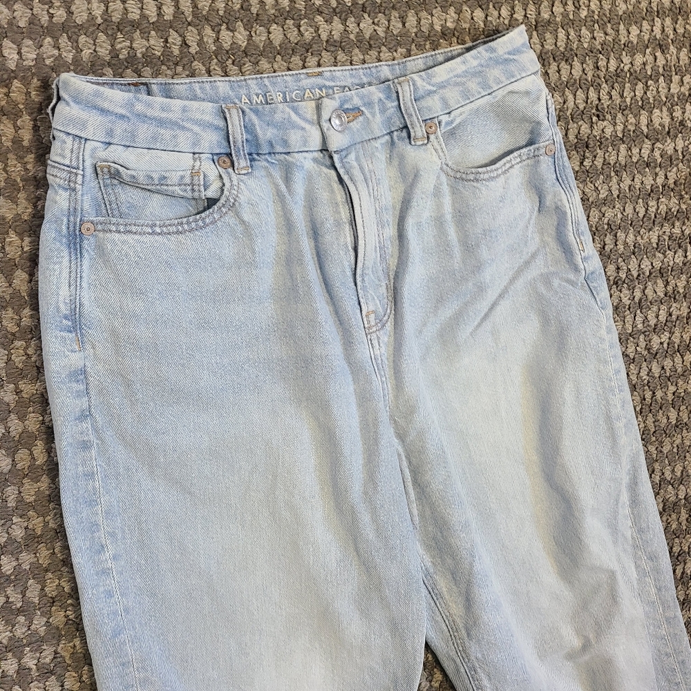 American Eagle Curvy Mom Jean Light Blue Denim Jeans 10 - Picture 5 of 16